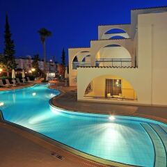Petrosana Hotel Apartments бассейн фото 5
