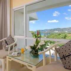 Отель Andaman Embrace Patong 5* Стандартный номер с различными типами кроватей фото 10