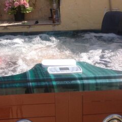 Отель Knights In Malta B&B бассейн