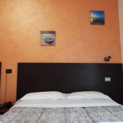 Milano Hostel сейф в номере
