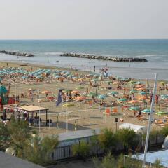Hotel Laguna Blu Римини пляж