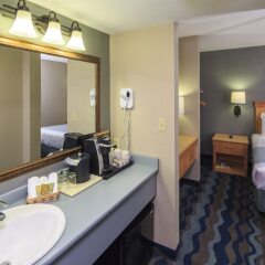 Отель Accent Inns Victoria Канада, Саанич - отзывы, цены и фото номеров - забронировать отель Accent Inns Victoria онлайн ванная фото 2