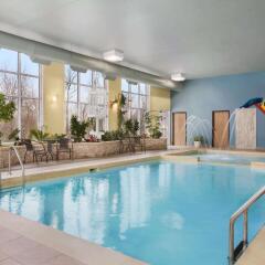 Отель Days Inn by Wyndham Levis Канада, Сен-Николя - отзывы, цены и фото номеров - забронировать отель Days Inn by Wyndham Levis онлайн бассейн фото 2