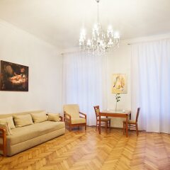Гостиница Renaissance Suites Odessa комната для гостей фото 5