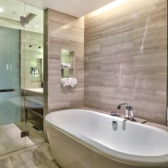 Отель Hilton Sukhumvit Bangkok Таиланд, Бангкок - отзывы, цены и фото номеров - забронировать отель Hilton Sukhumvit Bangkok онлайн ванная фото 2