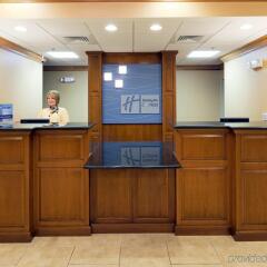 Отель Holiday Inn Express & Suites Somerset Central интерьер отеля