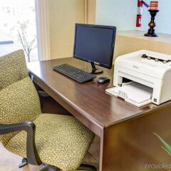 Отель Comfort Inn And Suites Near Universal Studios Лос-Анджелес интерьер отеля фото 2