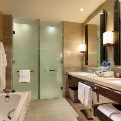 Отель Hilton Shenzhen Futian ванная фото 2