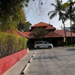 Отель Escape Hua Hin парковка