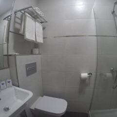 Отель Hostal El Pilar Испания, Мадрид - 1 отзыв об отеле, цены и фото номеров - забронировать отель Hostal El Pilar онлайн ванная фото 2