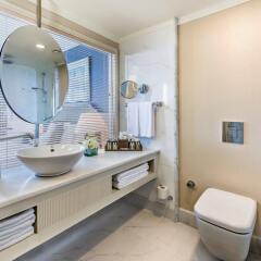 Rixos Downtown Antalya Турция, Анталья - 7 отзывов об отеле, цены и фото номеров - забронировать отель Rixos Downtown Antalya онлайн ванная