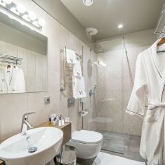 Гостиница V Hotel в Москве 14 отзывов об отеле, цены и фото номеров - забронировать гостиницу V Hotel онлайн Москва ванная