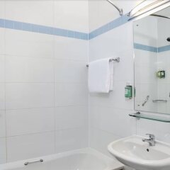 Отель Jurys Inn Glasgow Великобритания, Глазго - отзывы, цены и фото номеров - забронировать отель Jurys Inn Glasgow онлайн ванная
