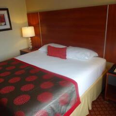 Отель Ramada Staten Island комната для гостей фото 3