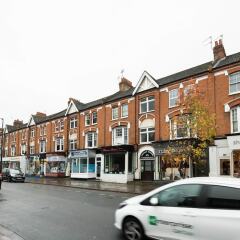 Отель Modern Richmond Home near the River Thames парковка