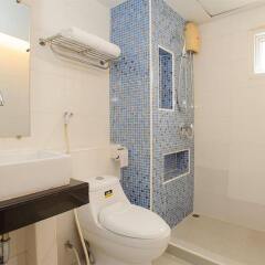 Отель Cozi Inn Bangkok Бангкок ванная