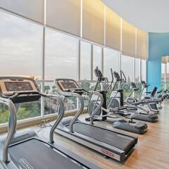 Отель White Sand Beach Residences Pattaya фитнесс-зал фото 4