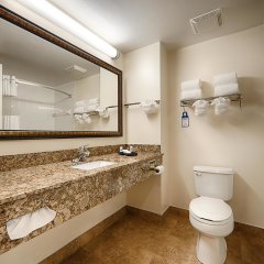 Best Western Plus Universal Inn in Orlando, United States of America from 125$, photos, reviews - zenhotels.com bathroom
