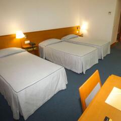 Отель Comfort Inn Ponta Delgada Португалия, Понта-Делгада - отзывы, цены и фото номеров - забронировать отель Comfort Inn Ponta Delgada онлайн комната для гостей фото 4