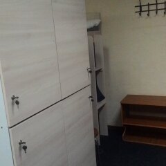 Aloha Hostel сейф в номере