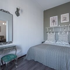 Гостиница City of Rivers Near Hermitage 2 Rooms в Санкт-Петербурге отзывы, цены и фото номеров - забронировать гостиницу City of Rivers Near Hermitage 2 Rooms онлайн Санкт-Петербург комната для гостей фото 3