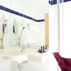 Отель Rilano 24/7 Hotel Wolfenbüttel Германия, Вольфенбюттель - отзывы, цены и фото номеров - забронировать отель Rilano 24/7 Hotel Wolfenbüttel онлайн ванная фото 2