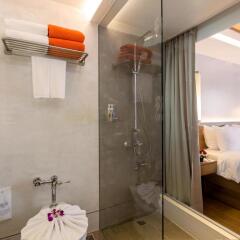 Отель Beyond Resort Karon Пхукет ванная