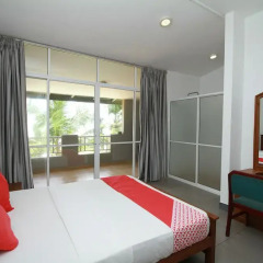 OYO 246 Roy Villa Beach Hotel Галле фото 3