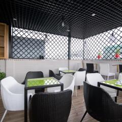 Отель RedDoorz Plus near Tan Son Nhat Airport 2