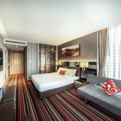Отель The Continent Bangkok by Compass Hospitality 4* Представительский номер с различными типами кроватей фото 22