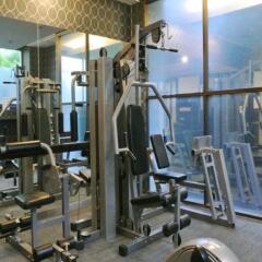 Отель FuramaXclusive Sukhumvit фитнесс-зал фото 4