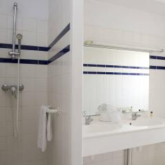 Отель Hôtel Résidence Vacances Bleues Orhoitza Франция, Хендее - отзывы, цены и фото номеров - забронировать отель Hôtel Résidence Vacances Bleues Orhoitza онлайн ванная