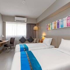 Oakwood Hotel Journeyhub Phuket Патонг комната для гостей фото 3