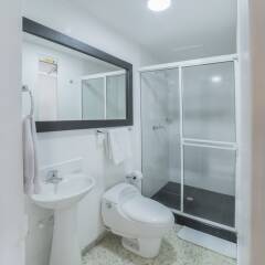 Отель Santa Monica Alta Hotel Boutique Колумбия, Кали - отзывы, цены и фото номеров - забронировать отель Santa Monica Alta Hotel Boutique онлайн ванная фото 2