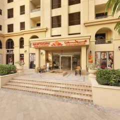 Ramada Hotel & Suites by Wyndham JBR Дубай вид на фасад