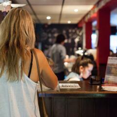 Flying Pigs Uptown Hostel Amsterdam гостиничный бар