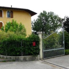 Отель Albergo Le Piante Манерба-дель-Гарда парковка