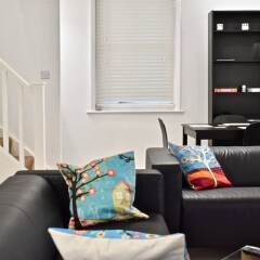 Отель Modern 2 Bedroom House by the Station интерьер отеля