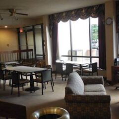 Отель Travel Inn - Columbus North США, Колумбус - отзывы, цены и фото номеров - забронировать отель Travel Inn - Columbus North онлайн гостиничный бар