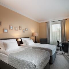 Отель Grandhotel Salva Литомержице сейф в номере