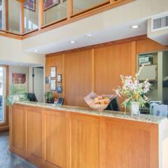 Отель Comfort Inn & Suites North Vancouver Канада, Аптаун - отзывы, цены и фото номеров - забронировать отель Comfort Inn & Suites North Vancouver онлайн интерьер отеля фото 2