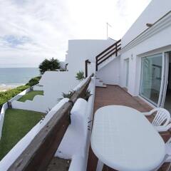 Отель Villas Flamenco Beach Испания, Кониль-де-ла-Фронтера - отзывы, цены и фото номеров - забронировать отель Villas Flamenco Beach онлайн балкон