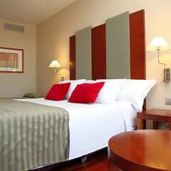 URH Palacio de Oriol Hotel сейф в номере