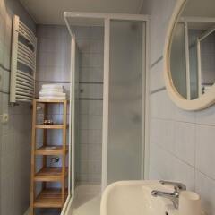 Апартаменты Home & Travel Apartments ванная фото 2