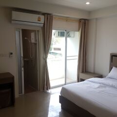 Отель S.E.T Thanmongkol Residence комната для гостей фото 2