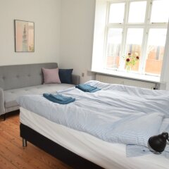 Отель Cosy Apartment in the Heart of Århus Дания, Орхус - отзывы, цены и фото номеров - забронировать отель Cosy Apartment in the Heart of Århus онлайн комната для гостей фото 2