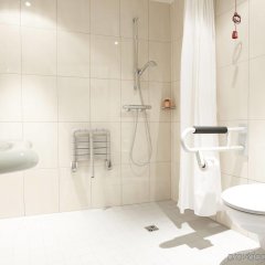 Отель IntercityHotel Mainz Германия, Майнц - 1 отзыв об отеле, цены и фото номеров - забронировать отель IntercityHotel Mainz онлайн ванная