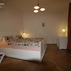 Апартаменты Apartment Stare Mesto Anenska комната для гостей фото 2