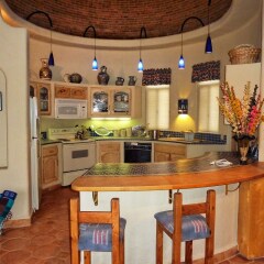 Отель Casa Lorena 4 Bedrooms 3.5 Bathrooms Home Педрегал в номере фото 2