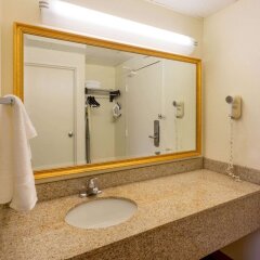 Отель La Quinta Inn Minneapolis Airport Блумингтон ванная фото 2